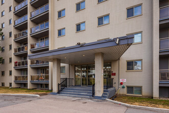 Green Park in Kingston, ON - Building Photo - Building Photo