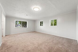 21806 Falvel Rd in Spring, TX - Building Photo - Building Photo