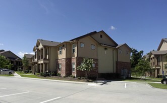 Wood Crest Apartments in Chalmette, LA - Building Photo