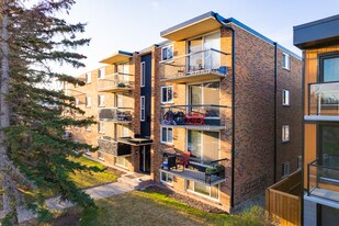 1231 17th Ave NW in Calgary, AB - Building Photo