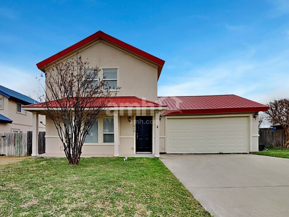 416 Madison Pl in Ponder, TX - Building Photo