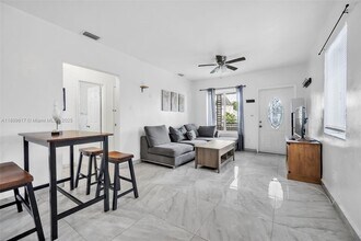 277 NW 48th St in Miami, FL - Building Photo - Building Photo
