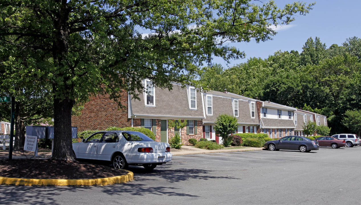 Crown Square Apartments in Richmond, VA - Foto de edificio