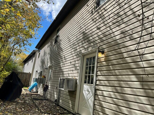8 Sunrise Dr in Cambridge, OH - Building Photo - Building Photo