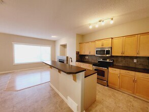6127 Stinson Way NW in Edmonton, AB - Building Photo - Building Photo