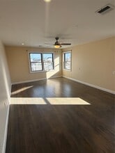 90 E Hudson St in Long Beach, NY - Building Photo - Building Photo