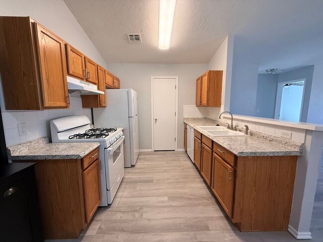 2308 Heatherfield Ln in Norman, OK - Building Photo - Building Photo