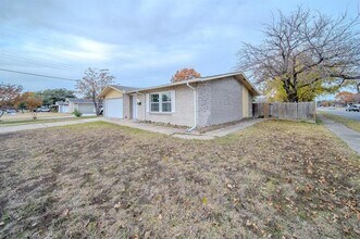 3345 High Lark Dr in Dallas, TX - Building Photo - Building Photo