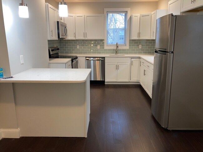 2225 W Thompson St, Unit B in Philadelphia, PA - Building Photo - Building Photo