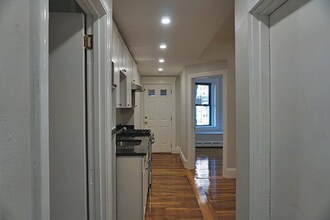 108 Willow St, Unit 114-03 in Cambridge, MA - Foto de edificio - Building Photo