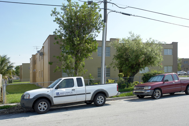 Honeysuckle Apartments in Miami, FL - Building Photo - Building Photo