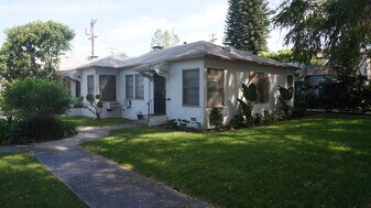 14443 Dickens St in Sherman Oaks, CA - Building Photo
