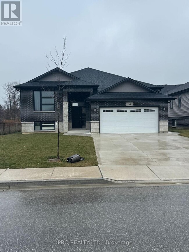 16 Kingsbridge Dr