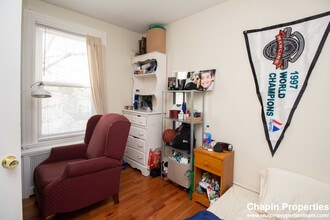 48 Kendall St, Unit 1 in Brookline, MA - Building Photo - Building Photo