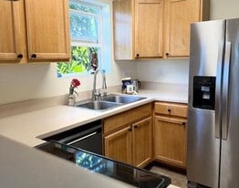 10 Heather Ln in Lahaina, HI - Building Photo