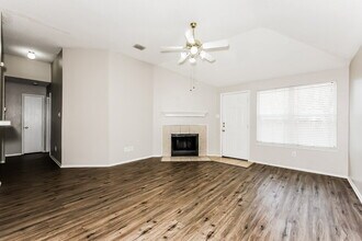 833 Beaver Creek Dr in Burleson, TX - Building Photo - Building Photo