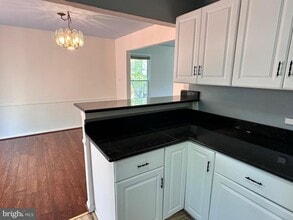 7914 Forest Path Way in Springfield, VA - Building Photo - Building Photo