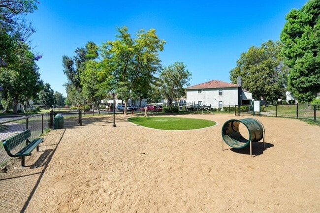 The Park Apartments in Rancho Cucamonga, CA - Foto de edificio - Building Photo