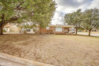 4605 Trail Lake Dr in Fort Worth, TX - Building Photo - Building Photo