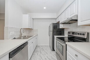 4645 Wild Indigo St in Houston, TX - Building Photo