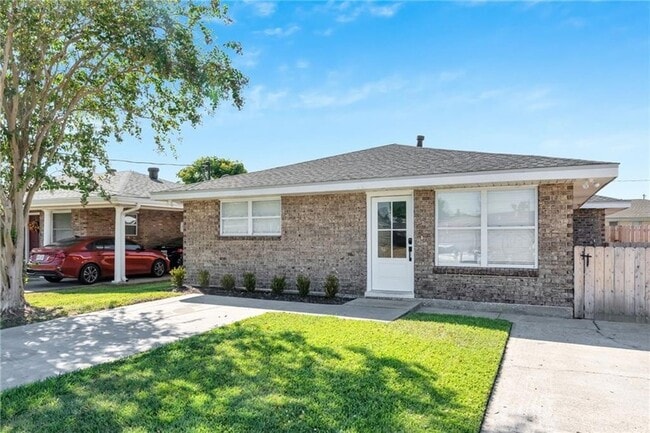 2508 Chalona Dr in Chalmette, LA - Building Photo - Building Photo