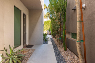 350 Goleta Way in Palm Springs, CA - Building Photo - Building Photo