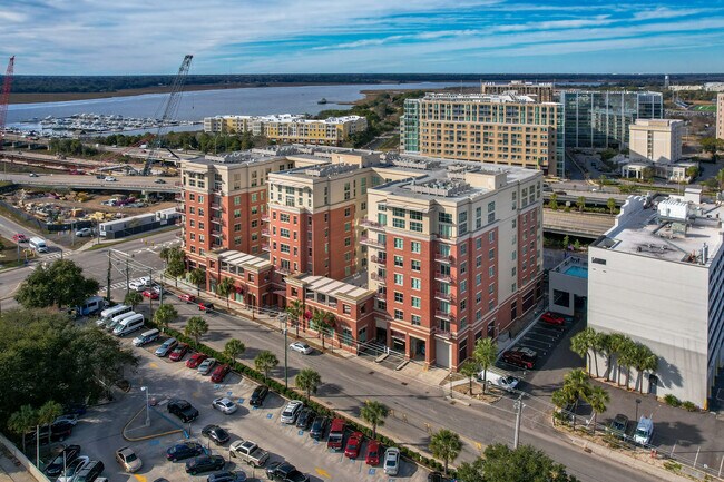 Bee Street Lofts in Charleston, SC - Foto de edificio - Building Photo