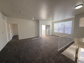 8555 W Russell Rd, Unit #2080 in Las Vegas, NV - Building Photo - Building Photo