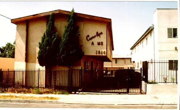 Carolyn Arms Apartment in Los Angeles, CA - Building Photo