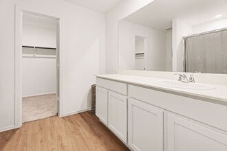 9502 Brookside Point Dr in Baytown, TX - Foto de edificio - Building Photo