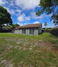 2420 Jackson St in Hollywood, FL - Building Photo - Building Photo