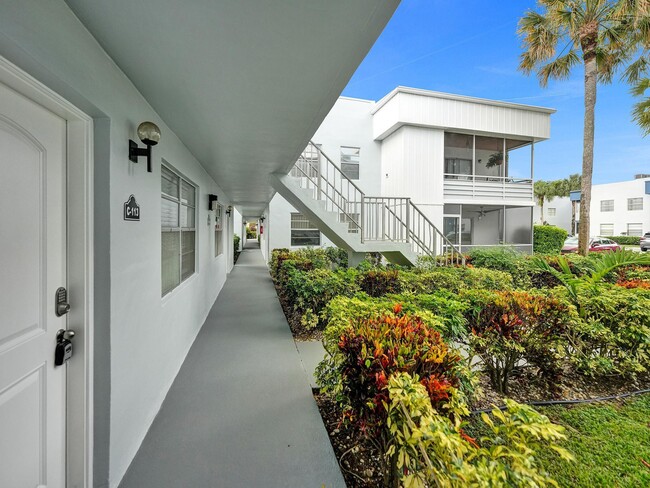 113 Normandy Ln in Delray Beach, FL - Foto de edificio - Building Photo