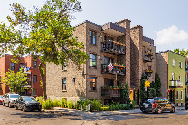 1750 Saint-Timothée Rue in Montréal, QC - Building Photo - Primary Photo