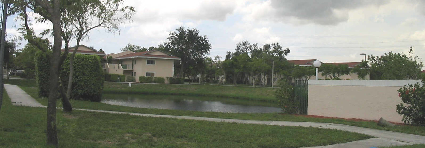 Lakeside At Tamarac in Tamarac, FL - Building Photo