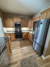 1815 Woodland Way in Slinger, WI - Foto de edificio - Building Photo