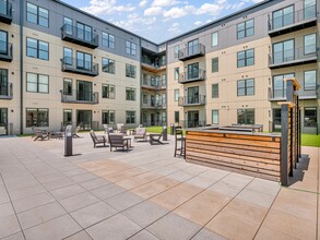 The Leo in Indianapolis, IN - Foto de edificio - Building Photo