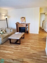 2050 NE 39th St in Lighthouse Point, FL - Foto de edificio - Building Photo