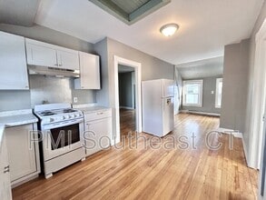 50 Montauk Ave in New London, CT - Foto de edificio - Building Photo