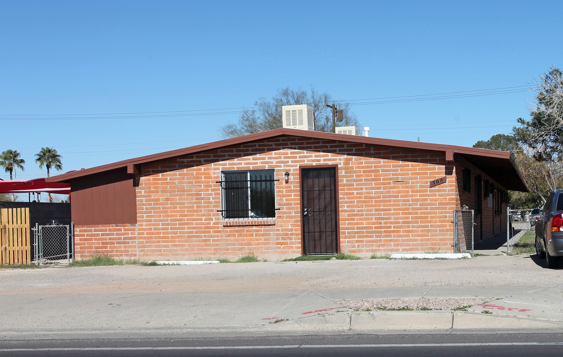 308 W Irvington Rd in Tucson, AZ - Building Photo