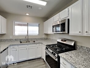 6824 W Sheffield Dr in Las Vegas, NV - Building Photo - Building Photo