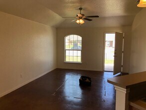 3711 John Chisholm Loop in Killeen, TX - Foto de edificio - Building Photo