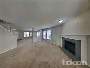 9899 Olympic Cir in Indianapolis, IN - Foto de edificio - Building Photo