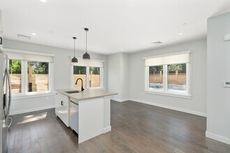 54 Auburn St in Brookline, MA - Building Photo - Building Photo