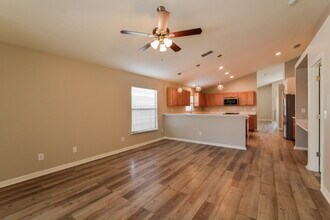 2296 Bracknell Forest Trail in Tavares, FL - Foto de edificio - Building Photo