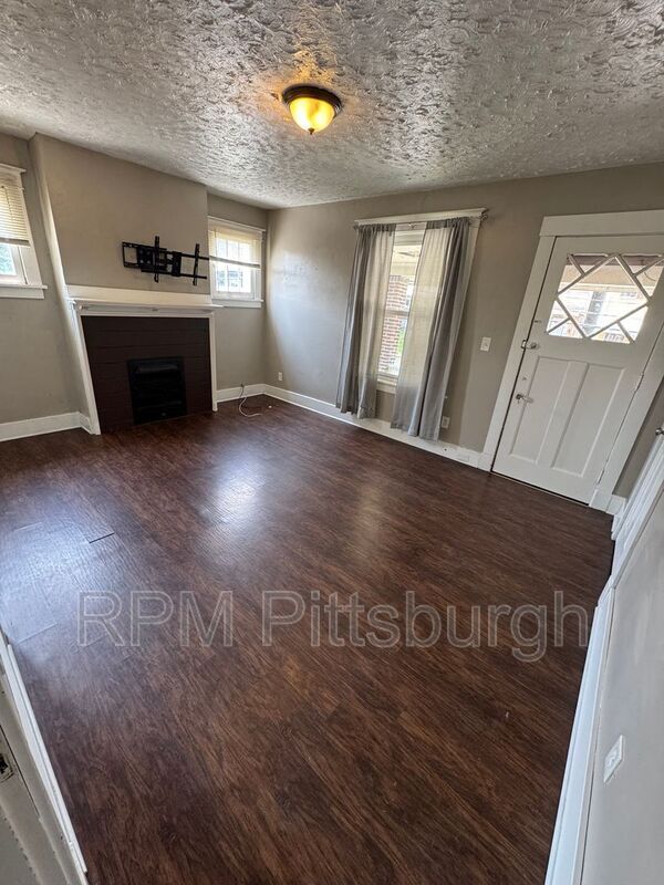 311-313 W Burgess St in Pittsburgh, PA - Building Photo - Building Photo
