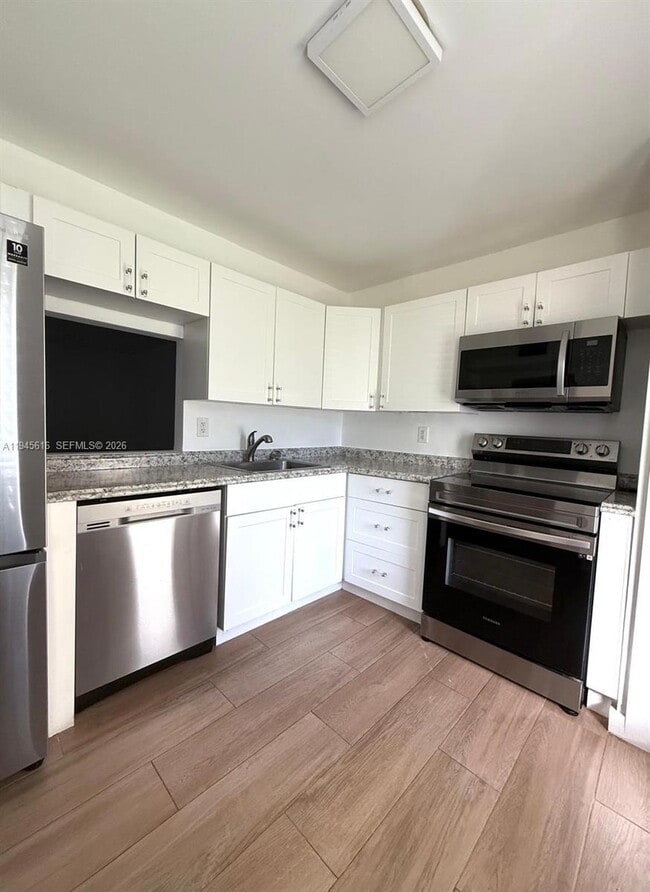 1201 NE 191st St in Miami, FL - Building Photo - Building Photo