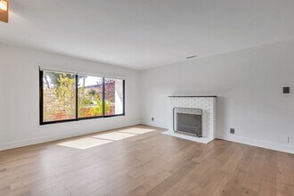 1130 Castro St in Mountain View, CA - Foto de edificio - Building Photo