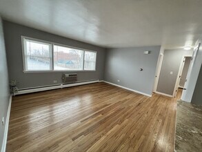 1827 N 43rd Ave, Unit 10 in Stone Park, IL - Foto de edificio - Building Photo