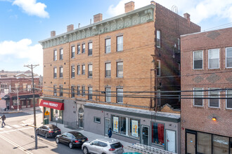 317-319 Martin Luther King Jr Dr in Jersey City, NJ - Building Photo - Building Photo