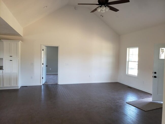 1627 Old Lake Rd in Lewisburg, TN - Building Photo - Building Photo